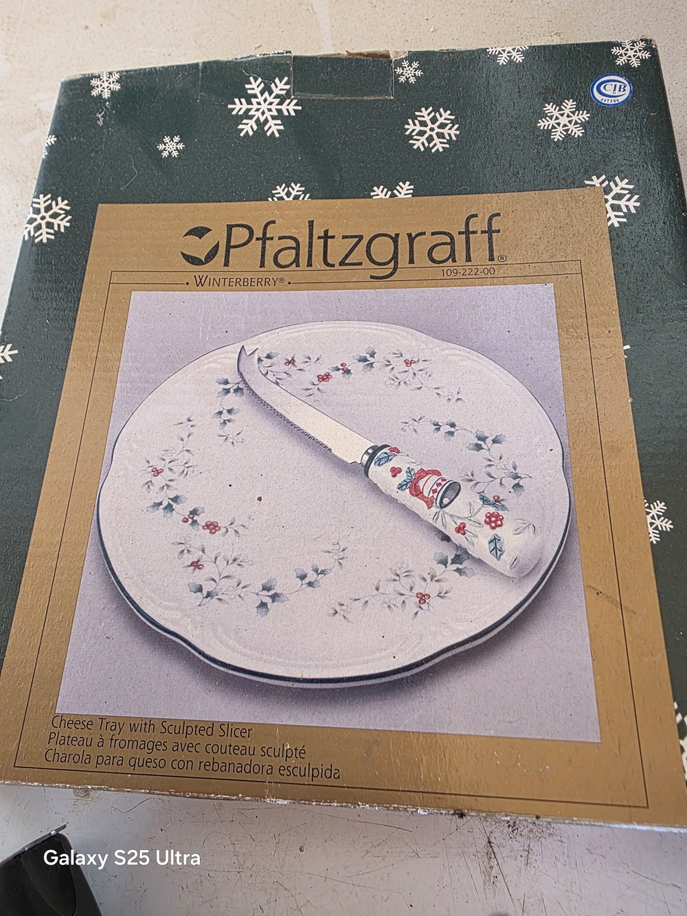 Pfaltzgraff Winterberry White Ceramic Cheese Tray and Sculpted Slicer